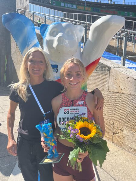 Caroline mit Trainerin