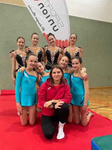 Gymnastinnen mit Trainerin Kaja