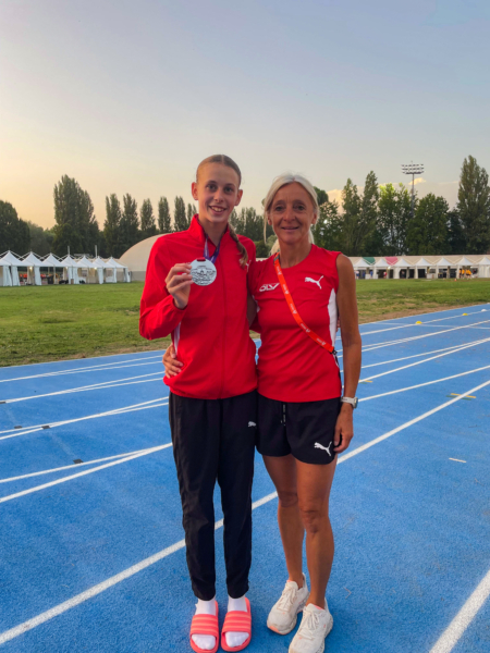Magda Karall gemeinsam mit Trainerin Ursula Bredlinger IMG-20260719-WA0038