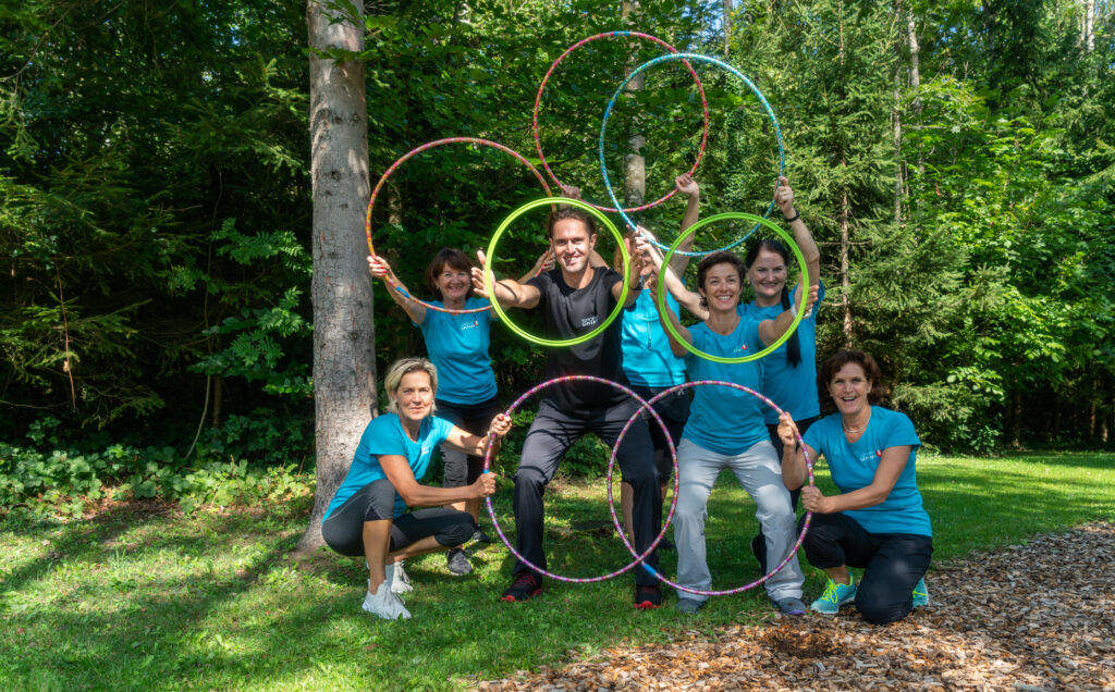 Gruppe mit Turnreifen