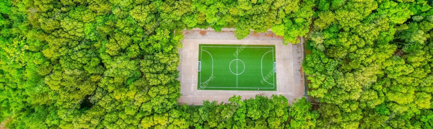 Fußballplatz im Grünen