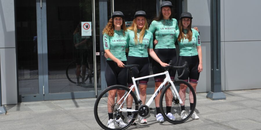 Vier Radfahrerinnen des Teams La Musette RADUNION