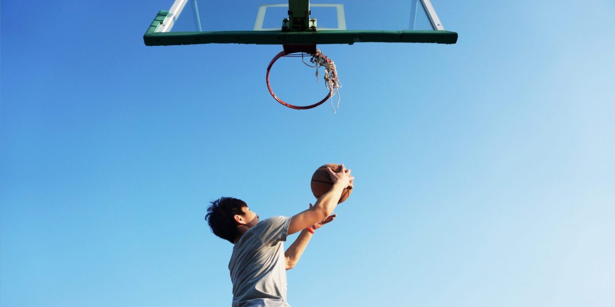 man-dunking-the-ball-163452-scaled-1