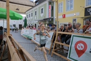 7 Brücken Lauf_Siegerin Damen allgemeine Klasse Kerstin Springer Union Rohrbach-Berg