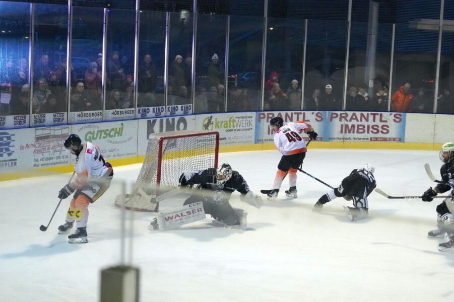 Eishockey_Ein Eishockeytraum wurde Wirklichkeit! Die UEHV CAM4DENT SHARKS GMUNDEN sind Meister in der ÖEL! - (c) Peter SOMMER FOTOPRESS