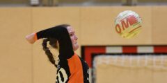 Faustball_Aufatmen für Arnreit in der 6. Runde, 1. Frauen Faustball Hallenbundesliga - (c) Manfred Lindorfer