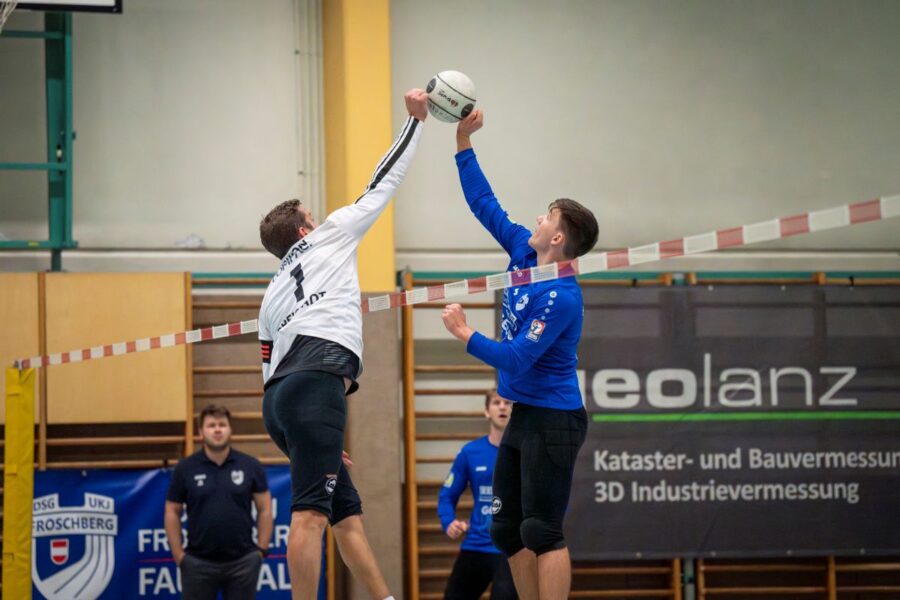 Jean Andrioli (li) von Union Freistadt & Yannick Höß von DSG UKJ Froschberg (Foto Ines Weber-Faustball Austria)