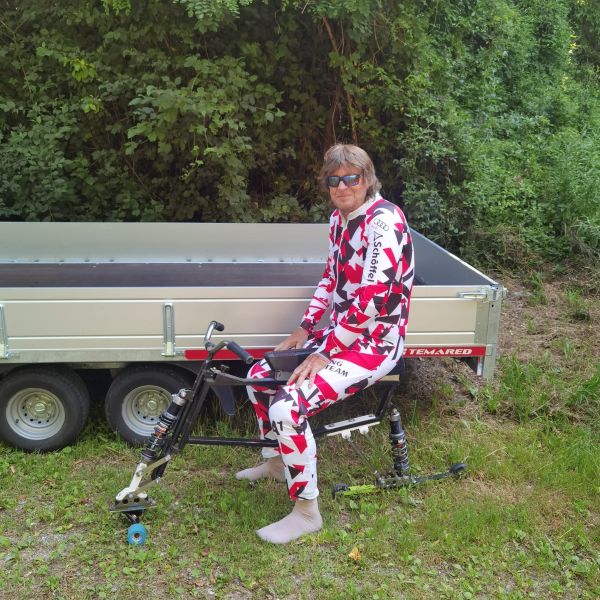 Athlet am Skibob