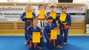 Die stolzen Sportler der Judoschule Sakura Salzburg.