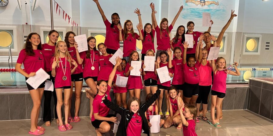 Gruppenbild Synchronschwimmer:innen
