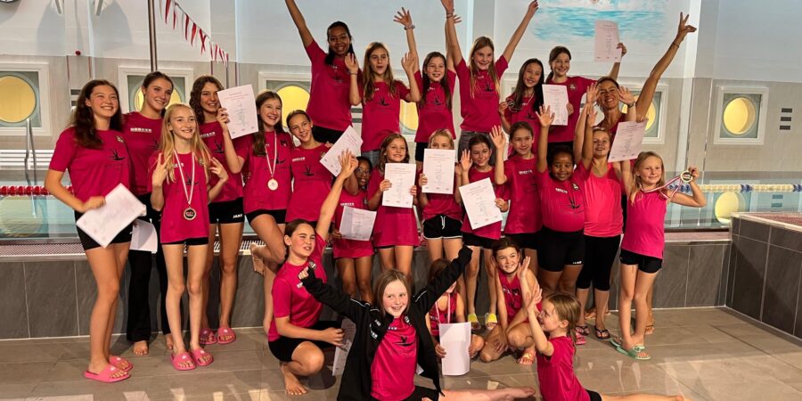 Gruppenbild Synchronschwimmer:innen