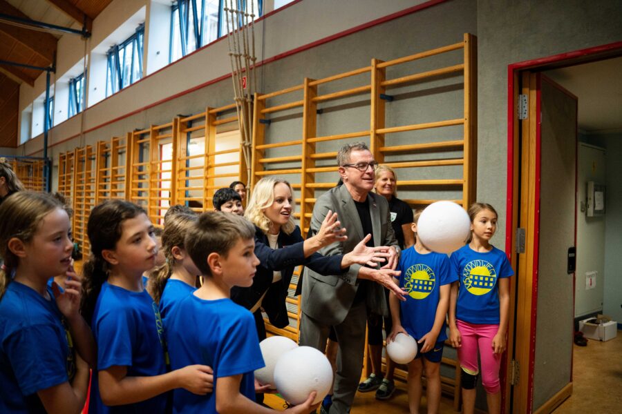 Sportministerium baut Tägliche Bewegungseinheit weiter aus, FB-Teamchef Rangnick neuer Botschafter BILD