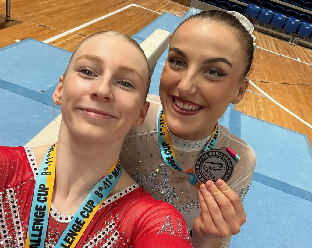 Selina-Kickinger+Charlize-Mörz_Turn-Weltcup-Silber_Varna-2025_01
